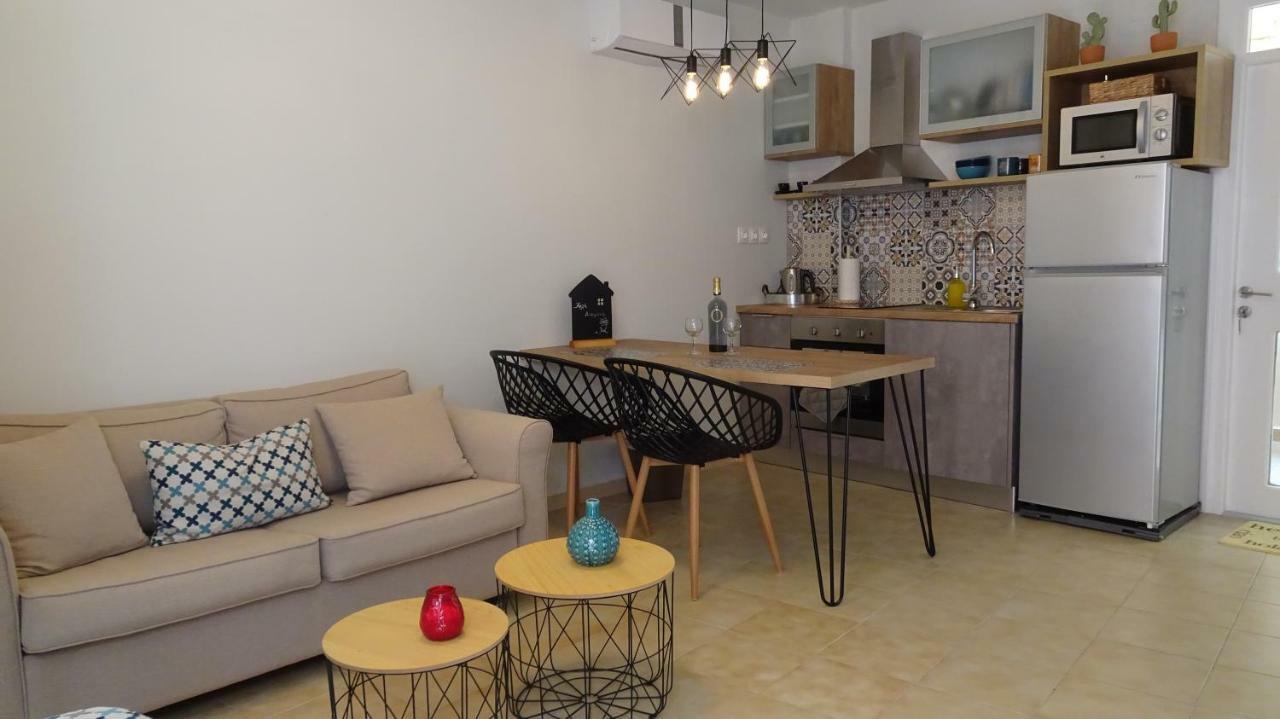 Elegant And Comfortable Apartment In The City Center Ermoupoli Exteriör bild